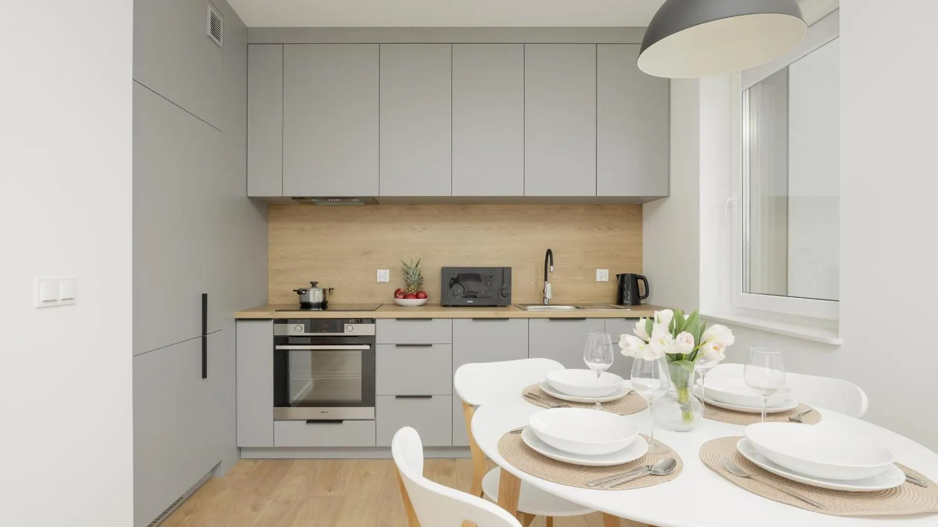 Bright Pastel Apartment With Desk For Remote Work, Balcony And Parking By Noclegi Renters Gdansk