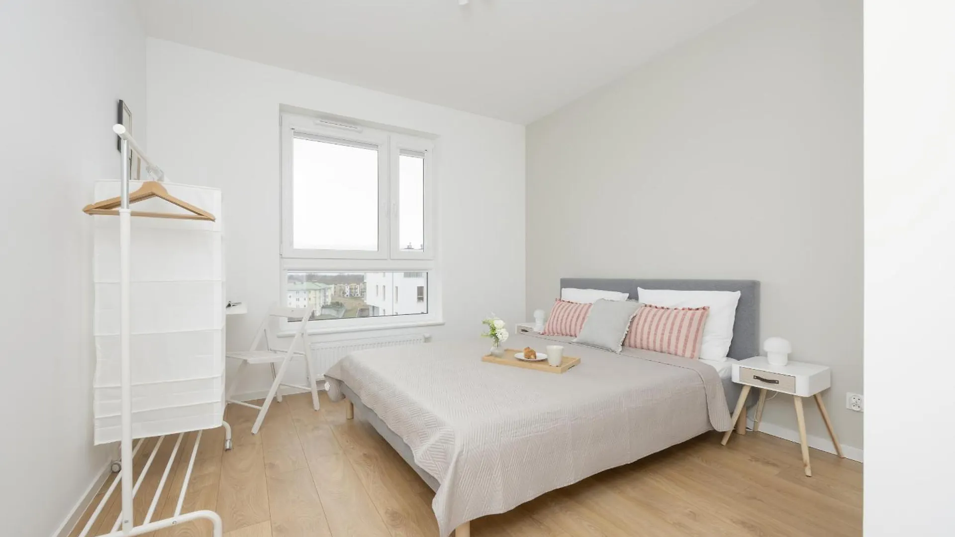 Bright Pastel Apartment With Desk For Remote Work, Balcony And Parking By Noclegi Renters Gdansk